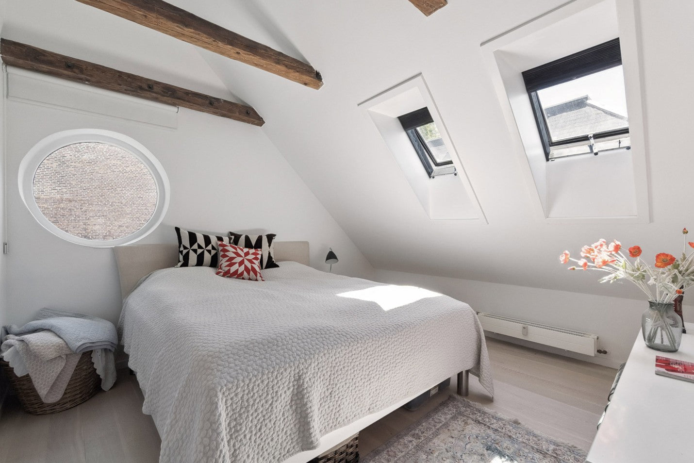 Schlafzimmer skandinavisch einrichten: Ruhe, Licht & Gemütlichkeit