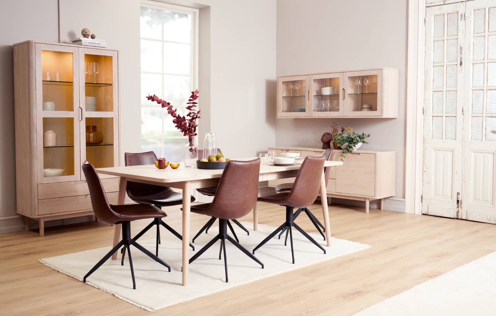 Nyborg Highboard mit LED-Beleuchtung - 123 cm breit - Eiche Weiß geöltes