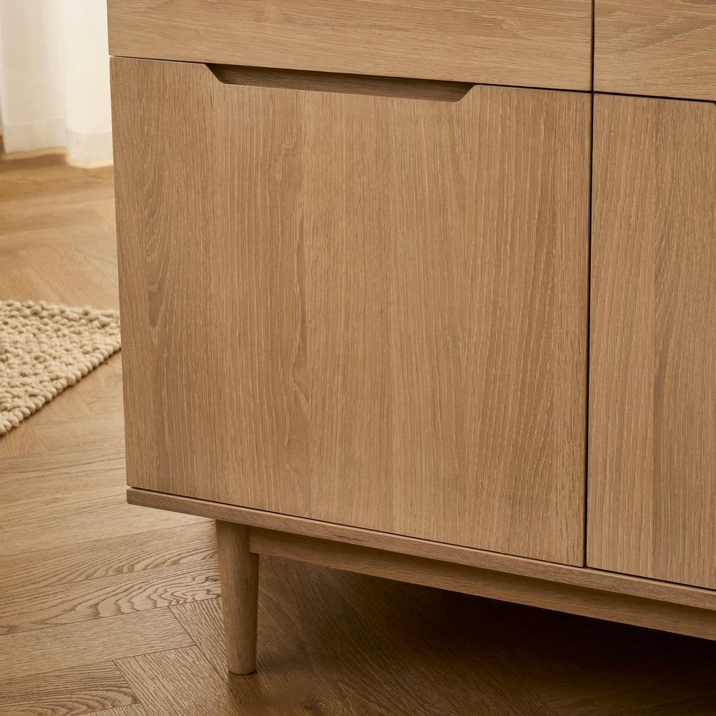 Kerteminde Highboard mit LED-Beleuchtung - 124 cm breit - Eiche Weiß geöltes - FURNHOUSE