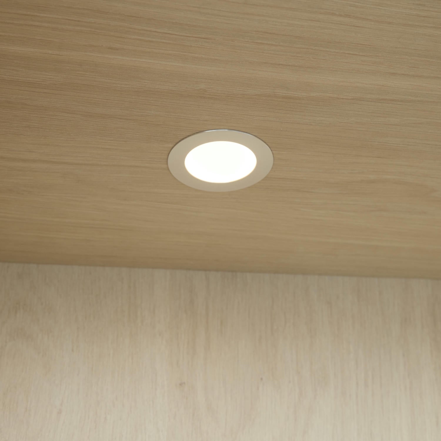 Kerteminde Highboard mit LED-Beleuchtung - 124 cm breit - Eiche Weiß geöltes - FURNHOUSE