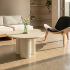 Wohnzimmer im skandinavischen Stil mit Couchtisch Flow ø80 cm Weiß