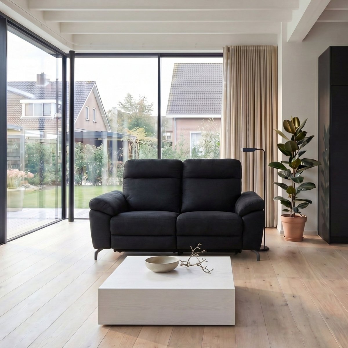 Elektrisches 2 - Sitzer Relaxsofa Selesta – Stoff Schwarz mit USB - IBBE DESIGN - FURNHOUSE