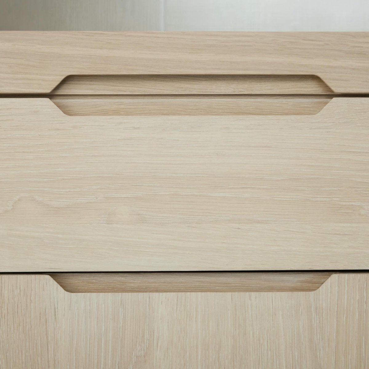 Kerteminde Highboard mit LED-Beleuchtung - 124 cm breit - Eiche Weiß geöltes - FURNHOUSE