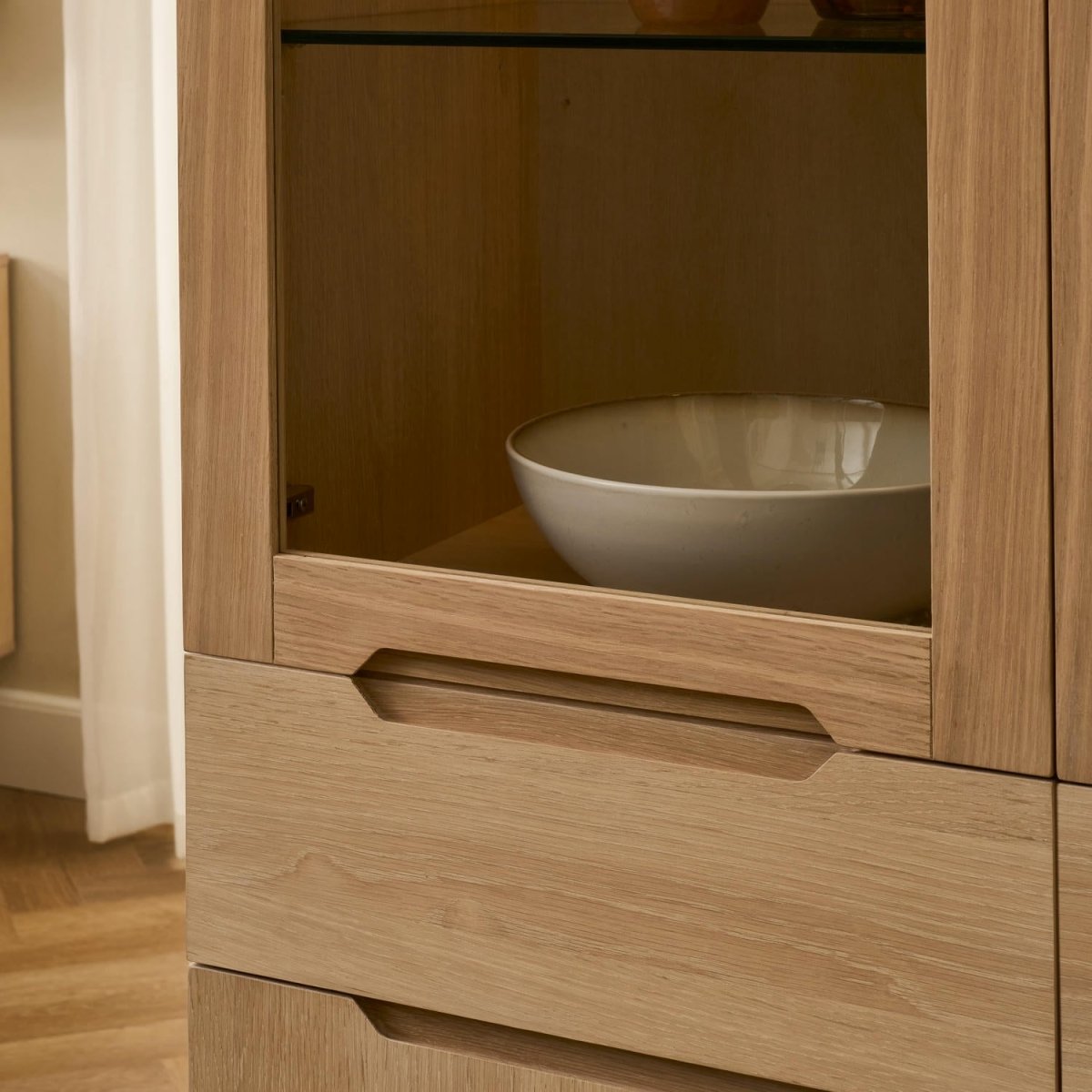 Kerteminde Highboard mit LED-Beleuchtung - 124 cm breit - Eiche Weiß geöltes - FURNHOUSE