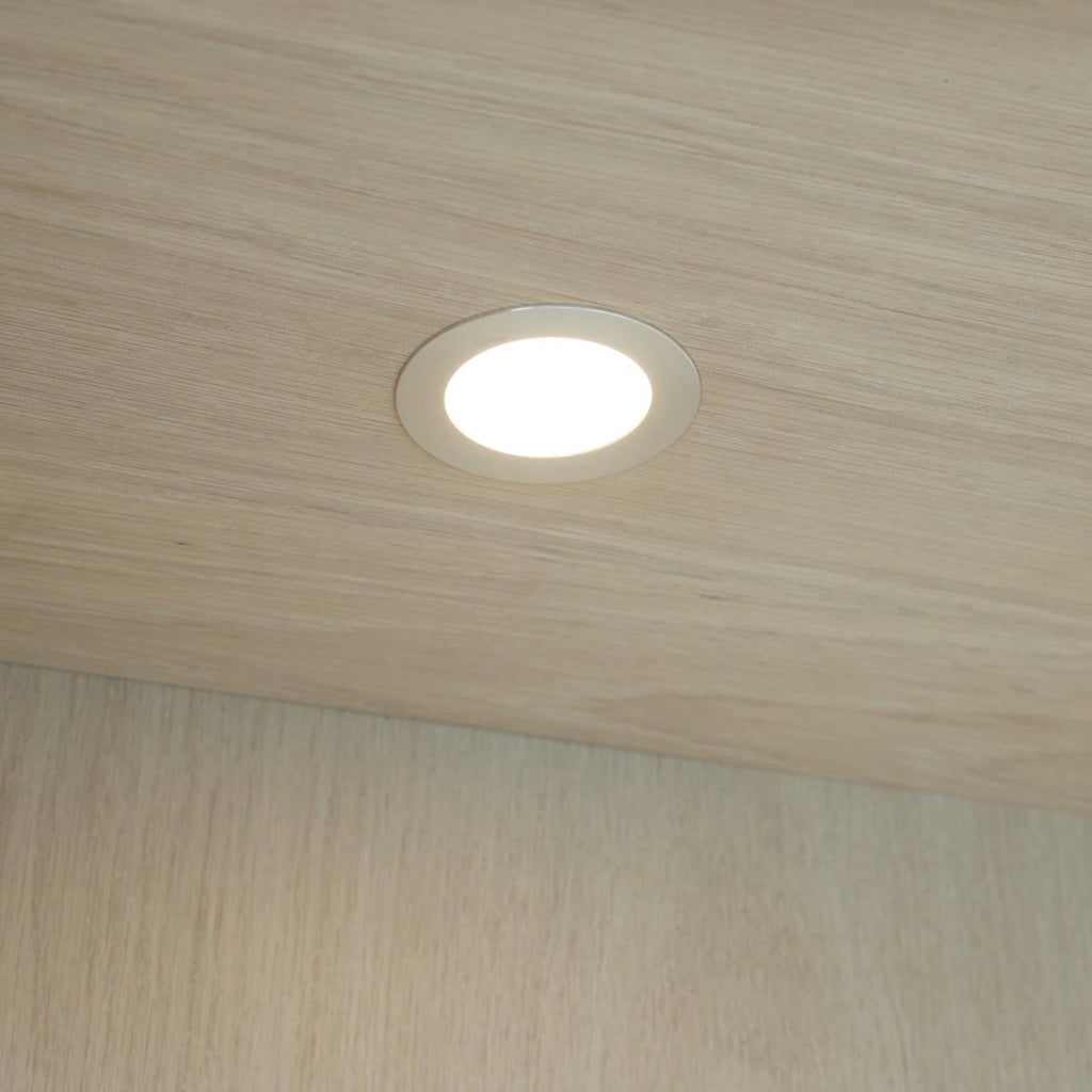 Kerteminde Vitrine mit LED-Beleuchtung - 100 cm breit - Eiche Weiß geöltes - FURNHOUSE