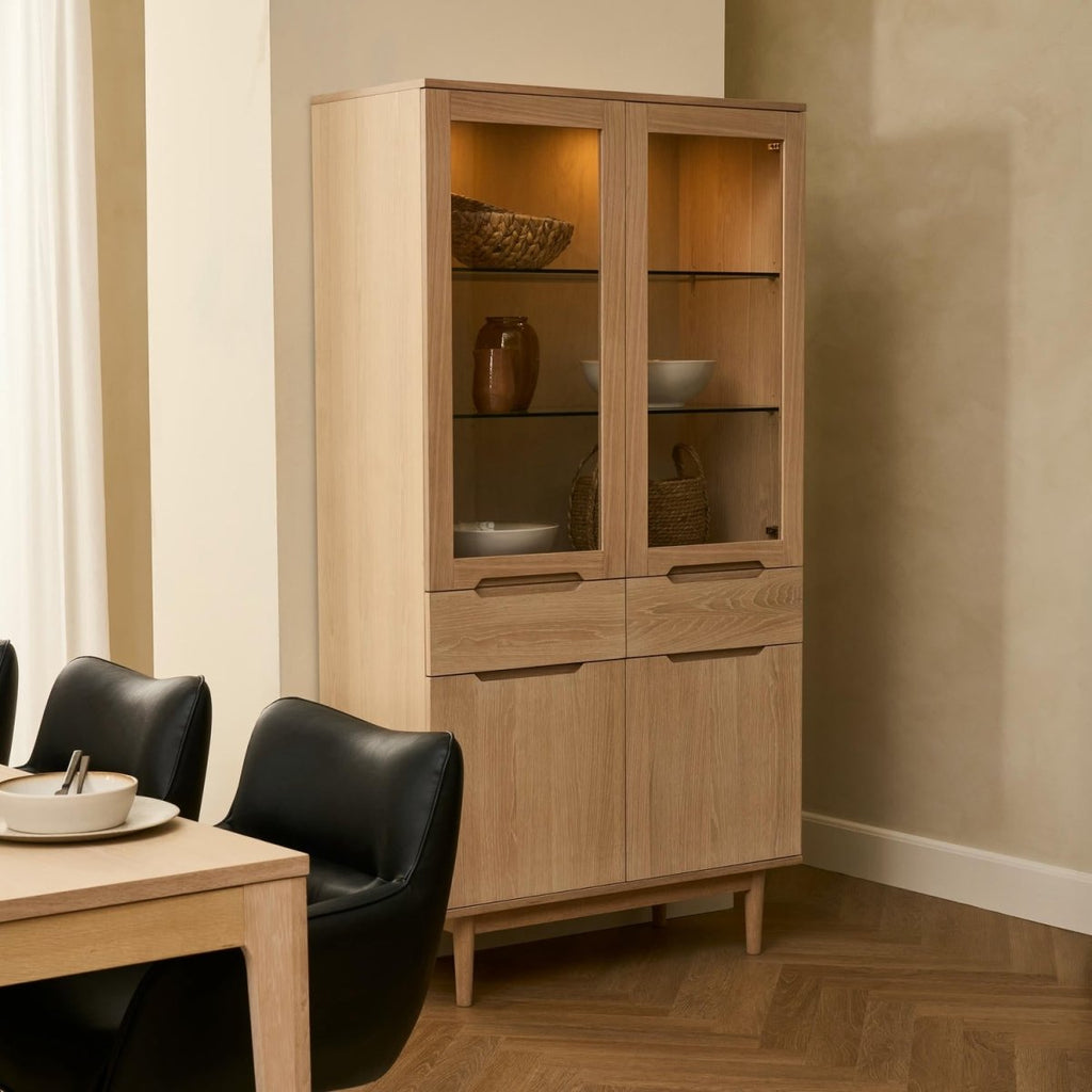 Kerteminde Vitrine mit LED-Beleuchtung - 100 cm breit - Eiche Weiß geöltes - FURNHOUSE