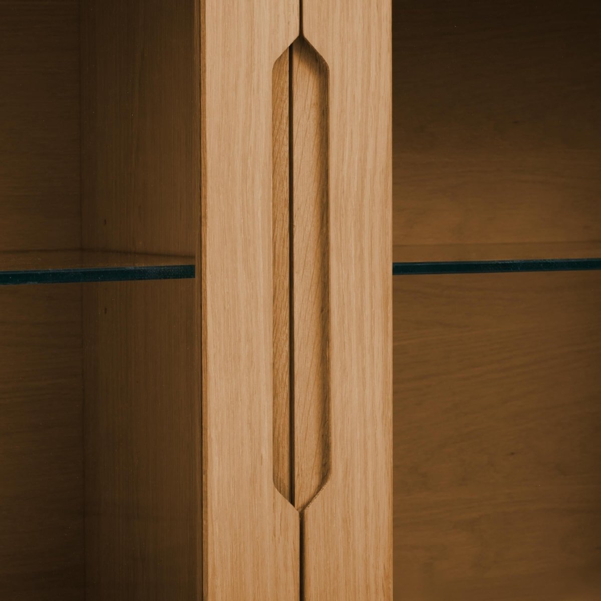 Kerteminde Wandschrank mit LED-Beleuchtung - 160 cm breit - Wildeiche Natur - FURNHOUSE