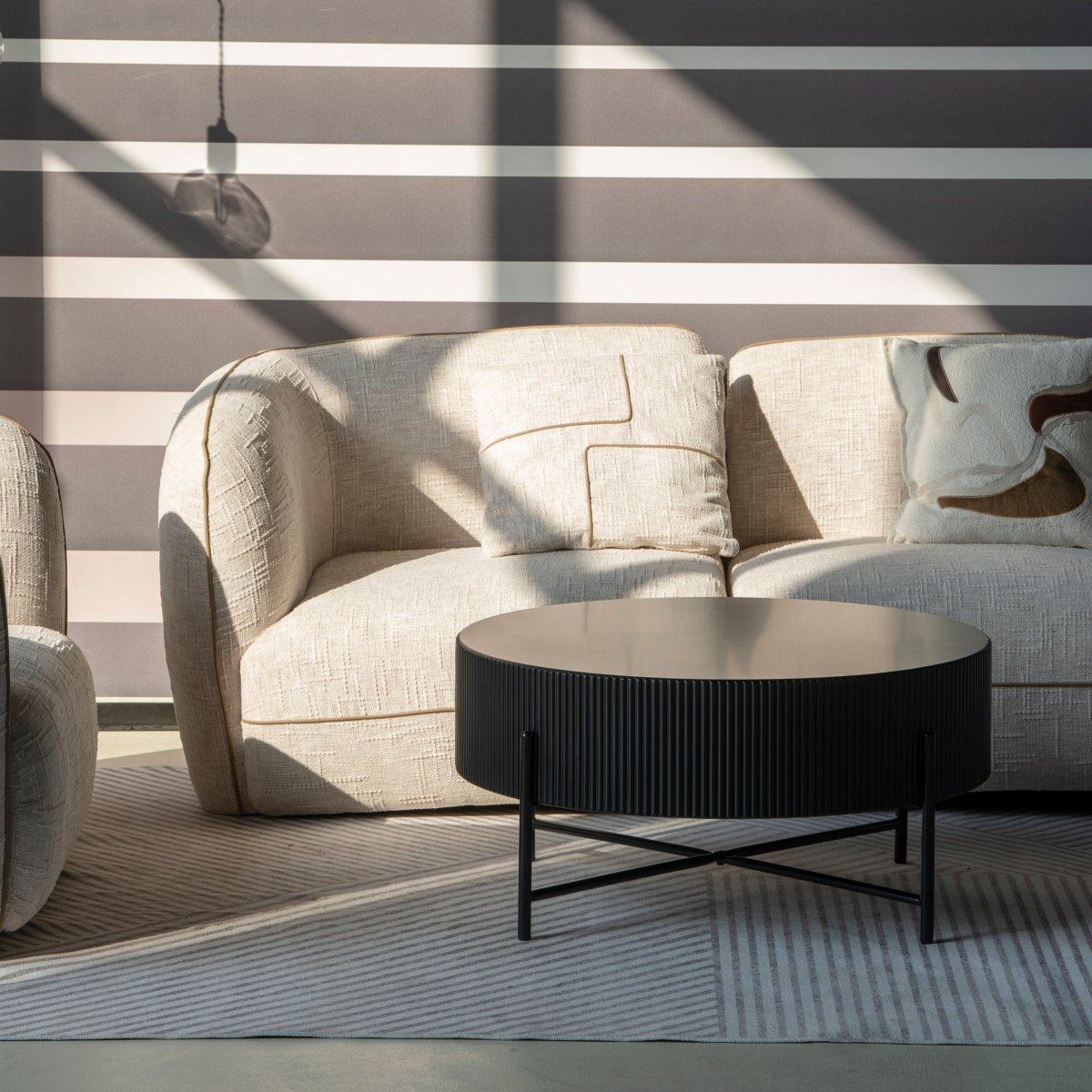 Milo Couchtisch Rund ø80 cm - Marmoroptik & Lamellenoptik Schwarz - FURNHOUSE