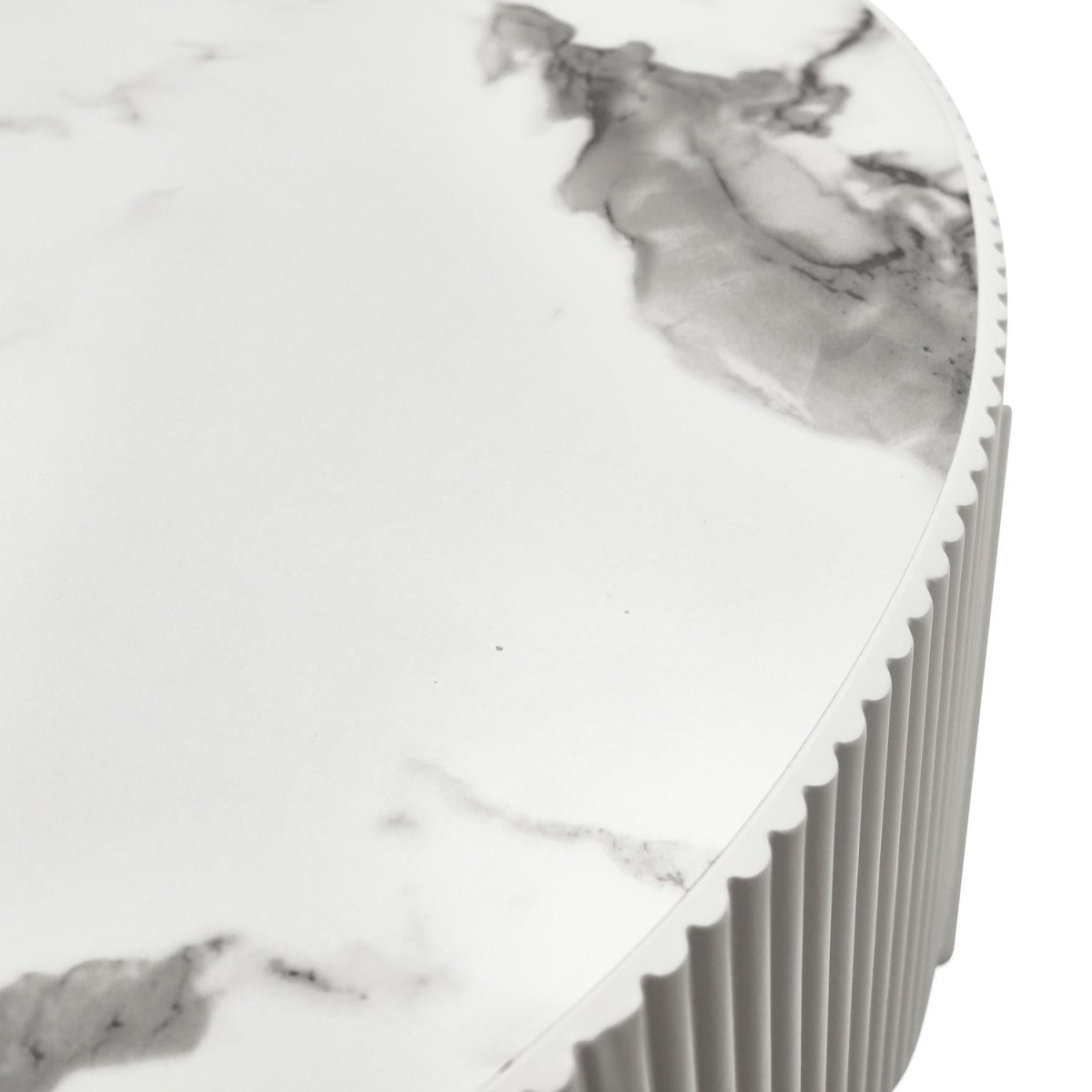 Milo Couchtisch Rund ø80 cm - Marmoroptik & Lamellenoptik Weiß - FURNHOUSE