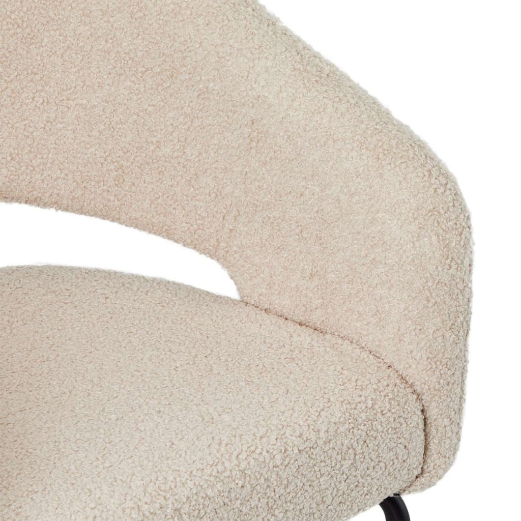 Natalie Esszimmerstühle mit Armlehne 2er Set - Bouclé-Stoff Beige - FURNHOUSE