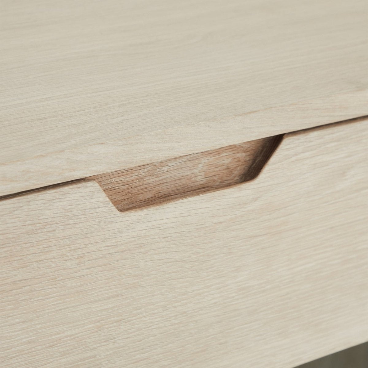 Nyborg Highboard mit LED-Beleuchtung - 123 cm breit - Eiche Weiß geöltes - FURNHOUSE