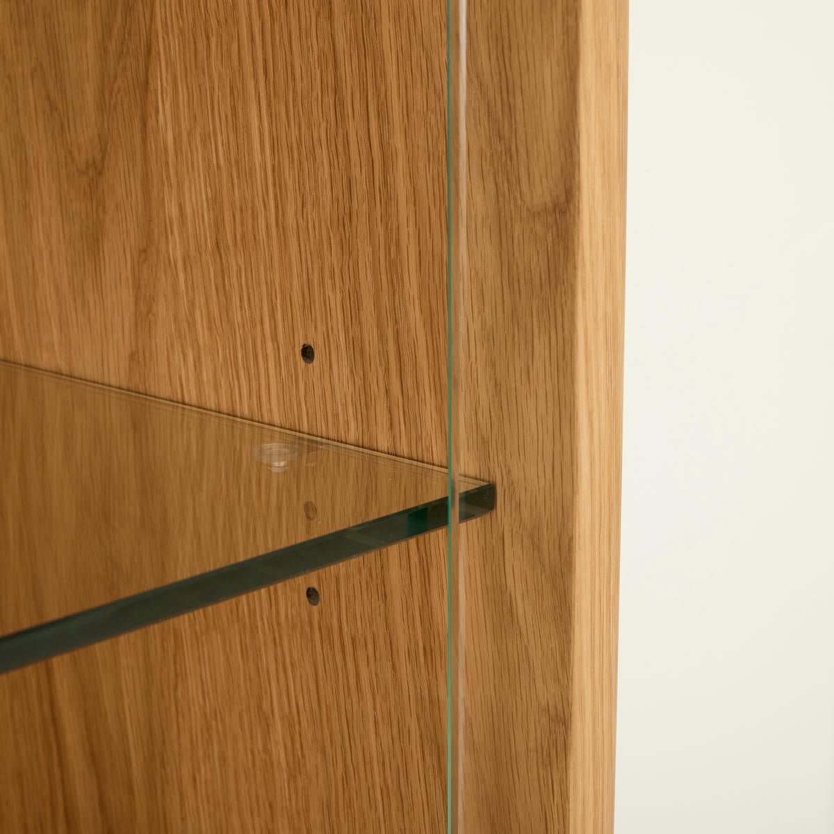 Nyborg Highboard mit LED-Beleuchtung - 123 cm breit - Wildeiche Natur - FURNHOUSE