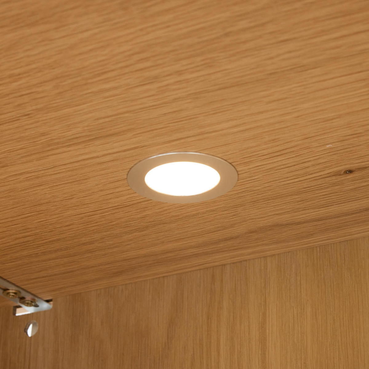 Nyborg Highboard mit LED-Beleuchtung - 123 cm breit - Wildeiche Natur - FURNHOUSE