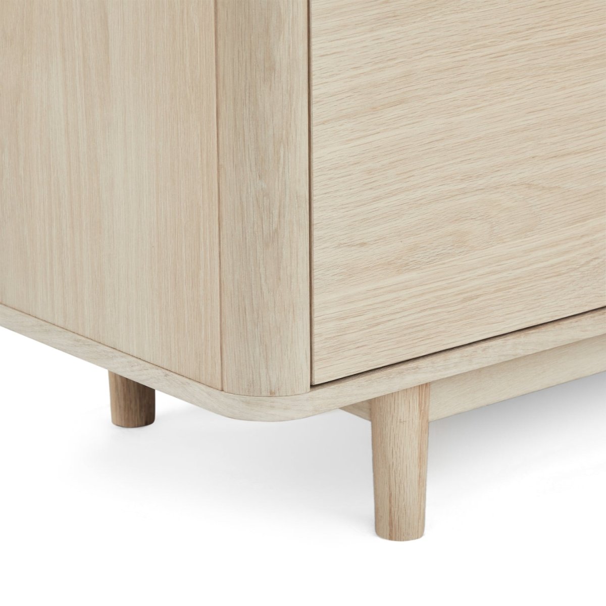 Nyborg TV-Tisch mit 2 Türen - 180 cm breit - Eiche Weiß geöltes - FURNHOUSE