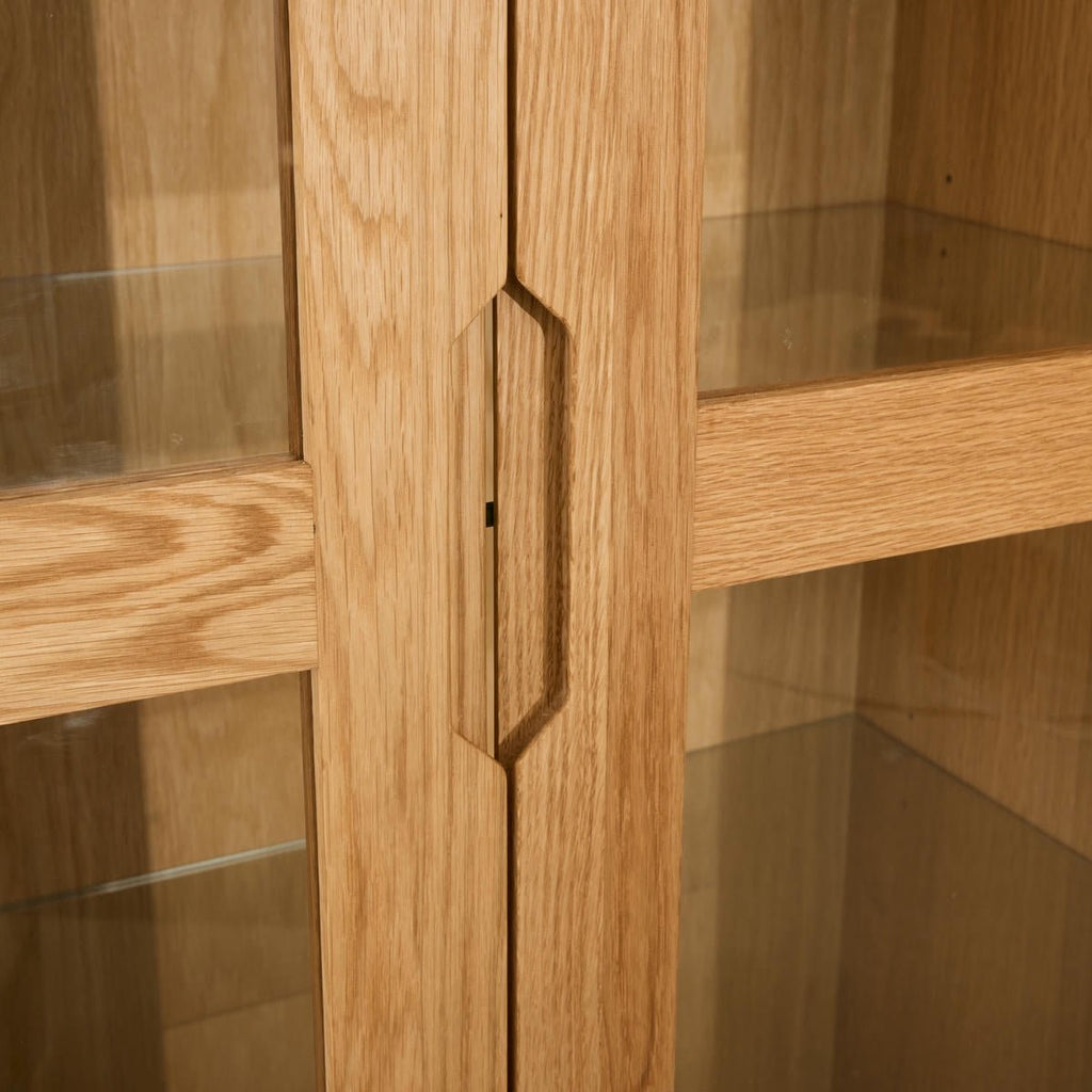 Nyborg Vitrine mit LED-Beleuchtung - 100 cm breit - Wildeiche Natur - FURNHOUSE