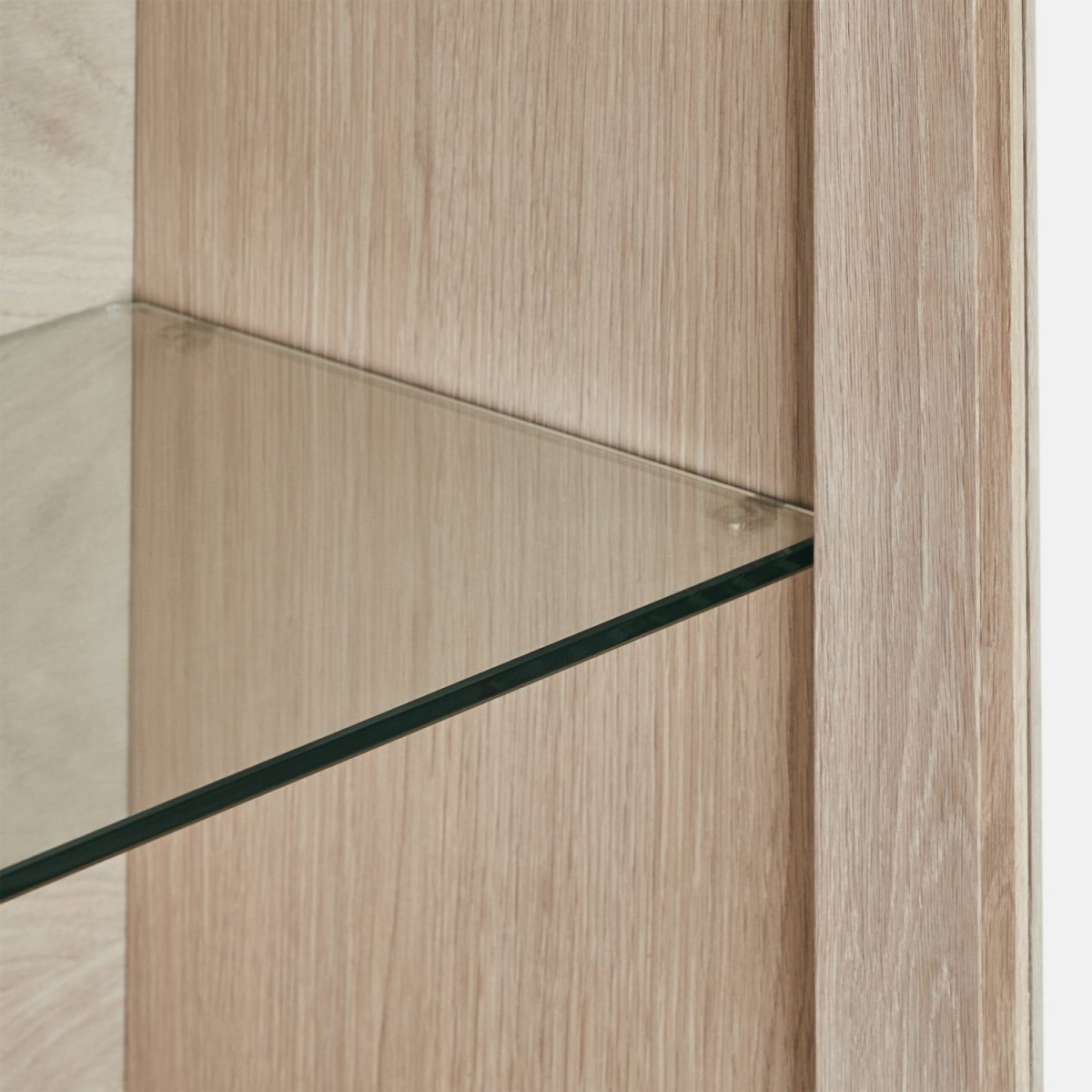 Nyborg Wandschrank mit LED-Beleuchtung - 180 cm breit - Eiche Weiß geöltes - FURNHOUSE