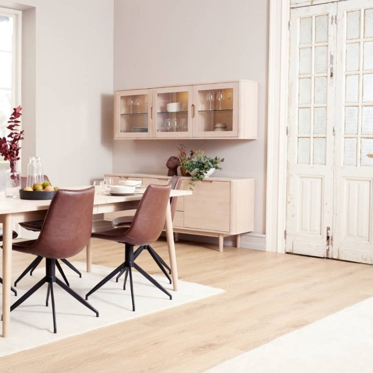 Wohnzimmer mit Wandschrank Nyborg 180 cm Eiche bianco