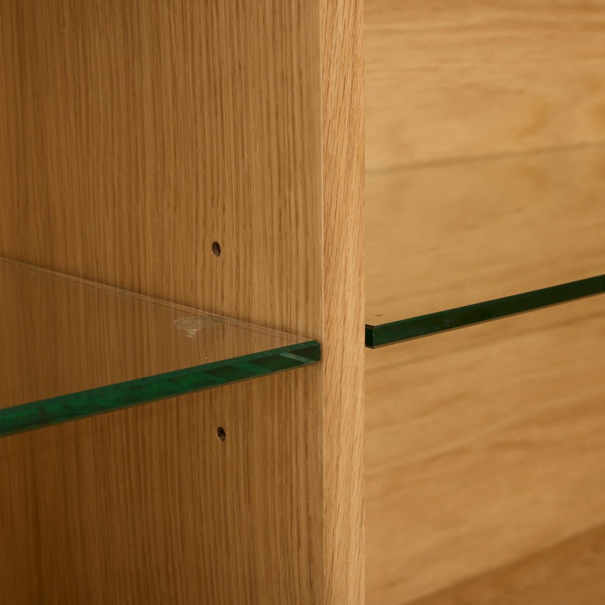 Nyborg Wandschrank mit LED-Beleuchtung - 180 cm breit - Wildeiche Natur - FURNHOUSE