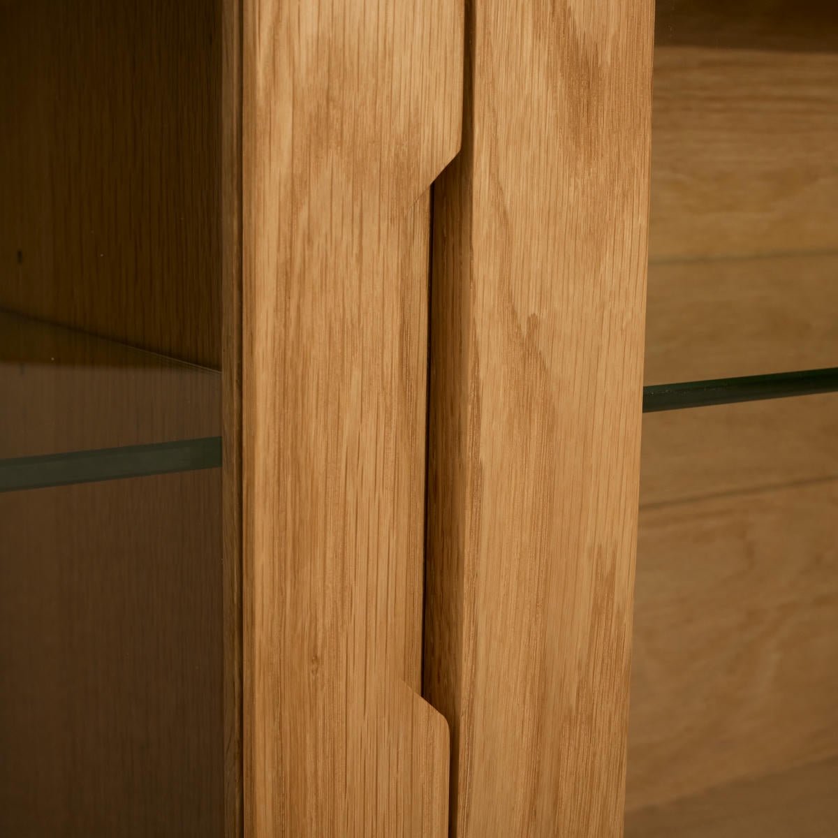 Nyborg Wandschrank mit LED-Beleuchtung - 180 cm breit - Wildeiche Natur - FURNHOUSE