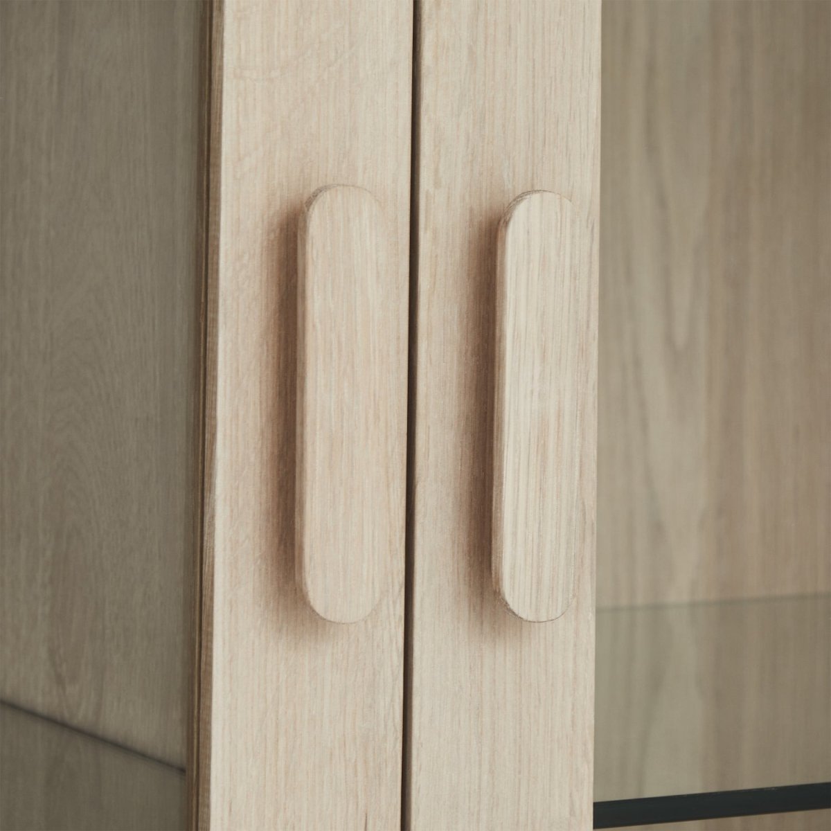 Porto Vitrine mit LED-Beleuchtung - 110 cm breit - Eiche Weiß geöltes - FURNHOUSE