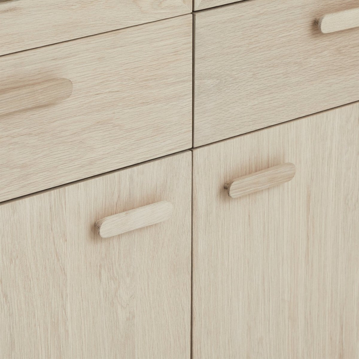 Porto Vitrine mit LED-Beleuchtung - 110 cm breit - Eiche Weiß geöltes - FURNHOUSE