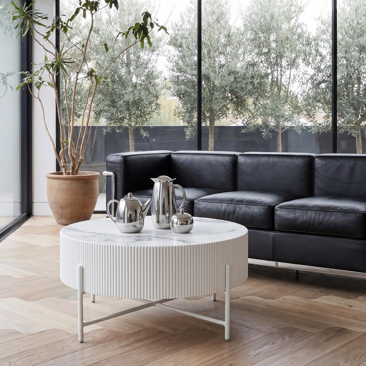Couchtisch Milo ø80 cm - Marmoroptik Weiß - Metallbeine Geriffelt - Rund - Wohnzimmertisch