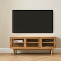 TV-Tisch mit 3 Glastüren - 137 cm breit - Wildeiche - FURNHOUSE