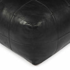 Ecke mit Ziernaht im Detail, Pouf Tenna 75 x 75 cm Schwarz