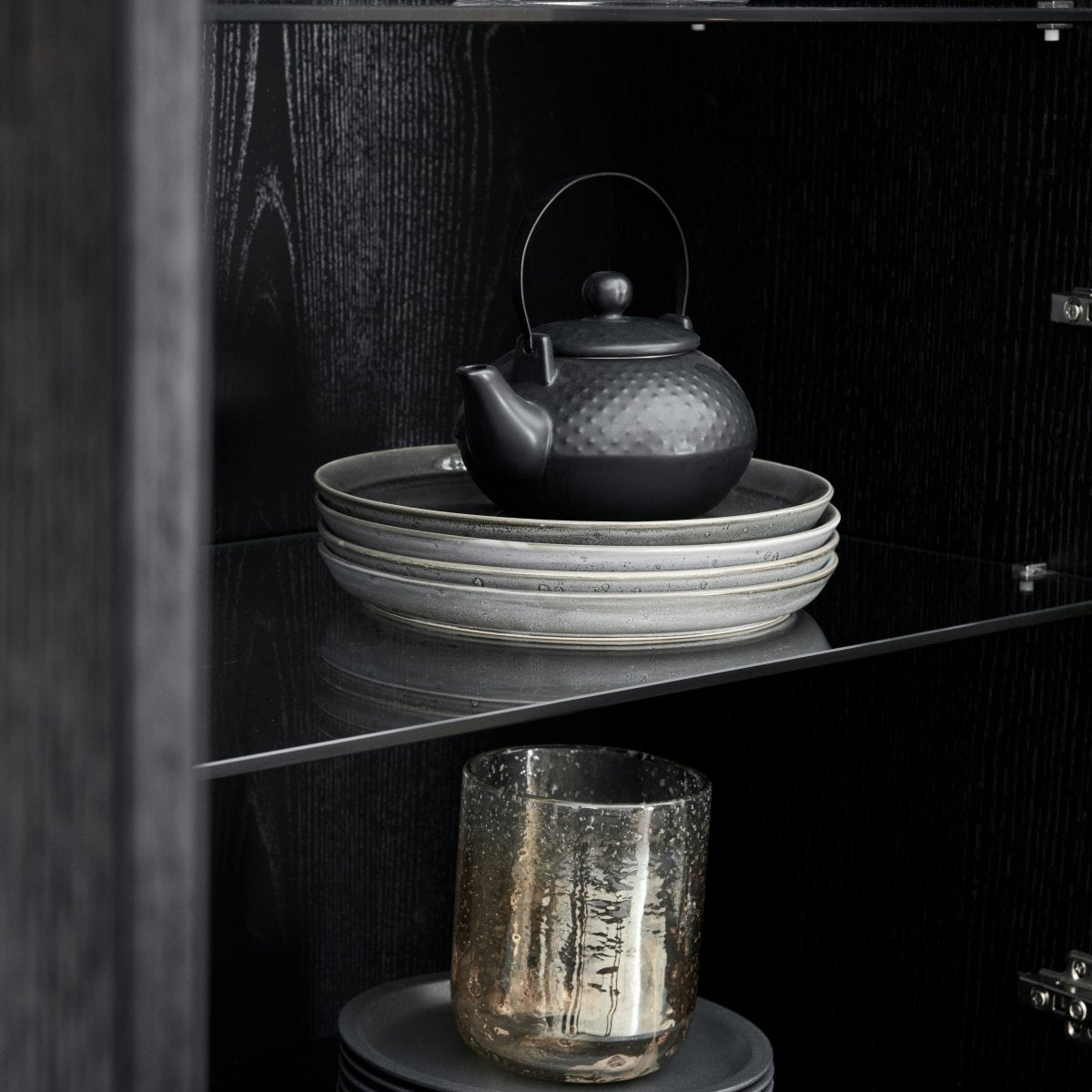 Tokyo Vitrine mit LED-Beleuchtung - 110 cm breit - Eiche Schwarz - FURNHOUSE